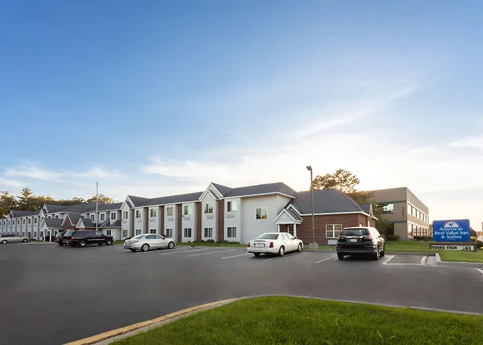Hotel near College: Americas Best Value Inn Racine
